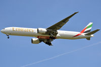 A6-ECC @ LOWW - landing on rwy 34