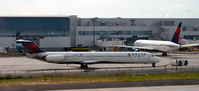 N942DL @ KATL - Atlanta - by Ronald Barker