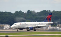 N365NB @ KATL - Landing ATL - by Ronald Barker