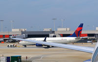N376DA @ KATL - Atlanta - by Ronald Barker