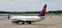 N396DA @ KATL - Atlanta - by Ronald Barker