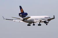 D-ALCJ @ EDDF - Approaching rwy 07R