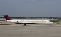 N928DL @ KORD - MD-88