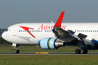 OE-LAT @ VIE - Austrian Airlines - by Chris Jilli