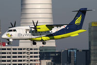 HB-AEV @ VIE - SkyWorks
