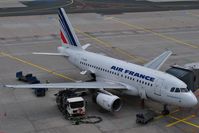 F-GUGN @ EDDF - Getting prepared for a short jump back to CDG..... - by Holger Zengler