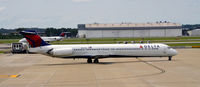 N964DL @ KATL - Atlanta - by Ronald Barker