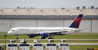 N6701 @ KATL - Landing ATL - by Ronald Barker