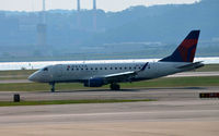 N868RW @ KDCA - Landing DCA, VA - by Ronald Barker