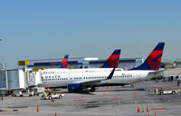 N3752 @ KSLC - SLC, UT - by Ronald Barker