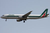 EI-IXJ @ LEBL - Landing - by micka2b