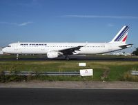 F-GTAN @ LFPG - Still in the previous livery, Alpha-November was taxying to T2E.