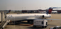 N911DE @ KATL - Atlanta - by Ronald Barker