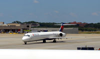N915DN @ KATL - Taxi ATL - by Ronald Barker