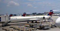 N928DN @ KATL - Atlanta - by Ronald Barker