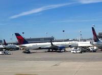 N666DN @ KMSP - MSP, MN - by Ronald Barker