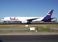 N901FD @ LFPG - C/N 525 alias Tuckes initialy served US Air and then US Airways as N610AU until 2007 when purshased by FedEx. Conversion into SF occured in 2008.