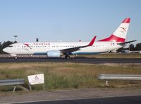 OE-LNP @ LFPG - C/N 1100 was inherited from Lauda Air and was once named after late George Harrisson, one of the Beatles Fab Four.
