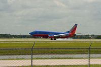 N367SW @ RSW - 737 landing at RSW - by Mauricio Morro