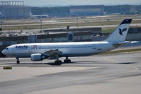 EP-IBD @ EDDF - Taxiing out for departure