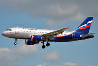 VP-BDM @ EDDF - On finals for r/w 25L