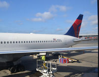 N140LL @ KATL - ATL, GA - by Ronald Barker