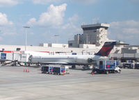 N907DA @ KATL - Atlanta - by Ronald Barker