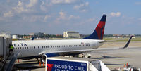 N3730B @ KATL - Atlanta - by Ronald Barker