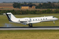 HB-JKF @ VIE - Private - by Chris Jilli