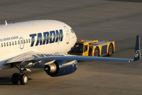YR-BGH @ VIE - TAROM - by Chris Jilli