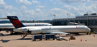 N904DA @ KDCA - DCA VA - by Ronald Barker