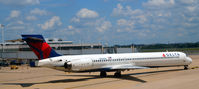 N904DA @ KDCA - Taxi DCA - by Ronald Barker