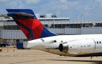 N904DA @ KDCA - Taxi DCa - by Ronald Barker