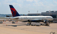 N530US @ KDCA - DCA VA - by Ronald Barker