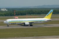 JA01HD @ RJCC - AIR DO B767  Taxiing at RJCC -New Chitose -