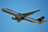 D-AIKM @ EDDF - Climbing off r/w 25L - by Robert Kearney