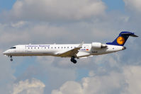 D-ACPE @ EDDF - On finals for r/w 25L