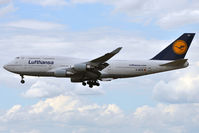 D-ABTB @ EDDF - On finals for r/w 25L
