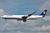 D-AIGH @ EDDF - On short finals for r/w 25L