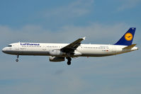 D-AISN @ EDDF - On short finals for r/w 25L