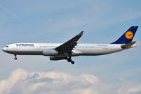 D-AIKH @ EDDF - On short finals for r/w 25L