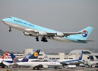 HL7602 @ KLAX - Takeoff after SCA747 arrives