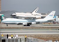 N905NA @ KLAX - The Endeavour is finally on Los Angeles soil