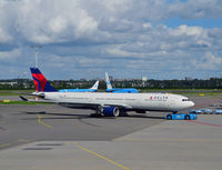 N813NW @ EHAM - Delta Airbus pushing-back at Schiphol. - by Jonathan Allen