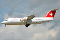 HB-IXW @ EDDF - On short finals for r/w 25L