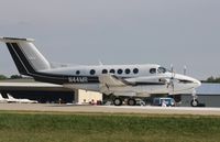 N44MR @ KOSH - Beech 200C