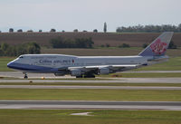B-18211 @ LOWW - China Airlines Boeing 747