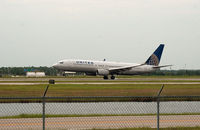 N73283 @ RSW - United 737 touching down at RSW