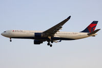 N818NW @ LEBL - Landing - by micka2b