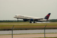 N356NW @ RSW - Touchingd down at RWY 6 - by Mauricio Morro